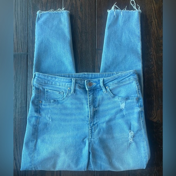 H&M Ultra High Rise Ankle Stretch Distressed - Picture 3 of 10